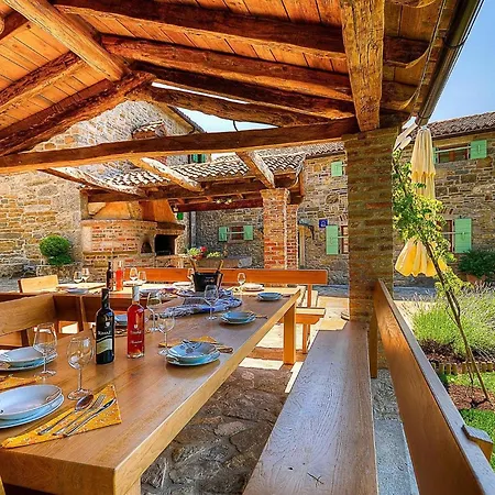 Denis Prázdninový dům *